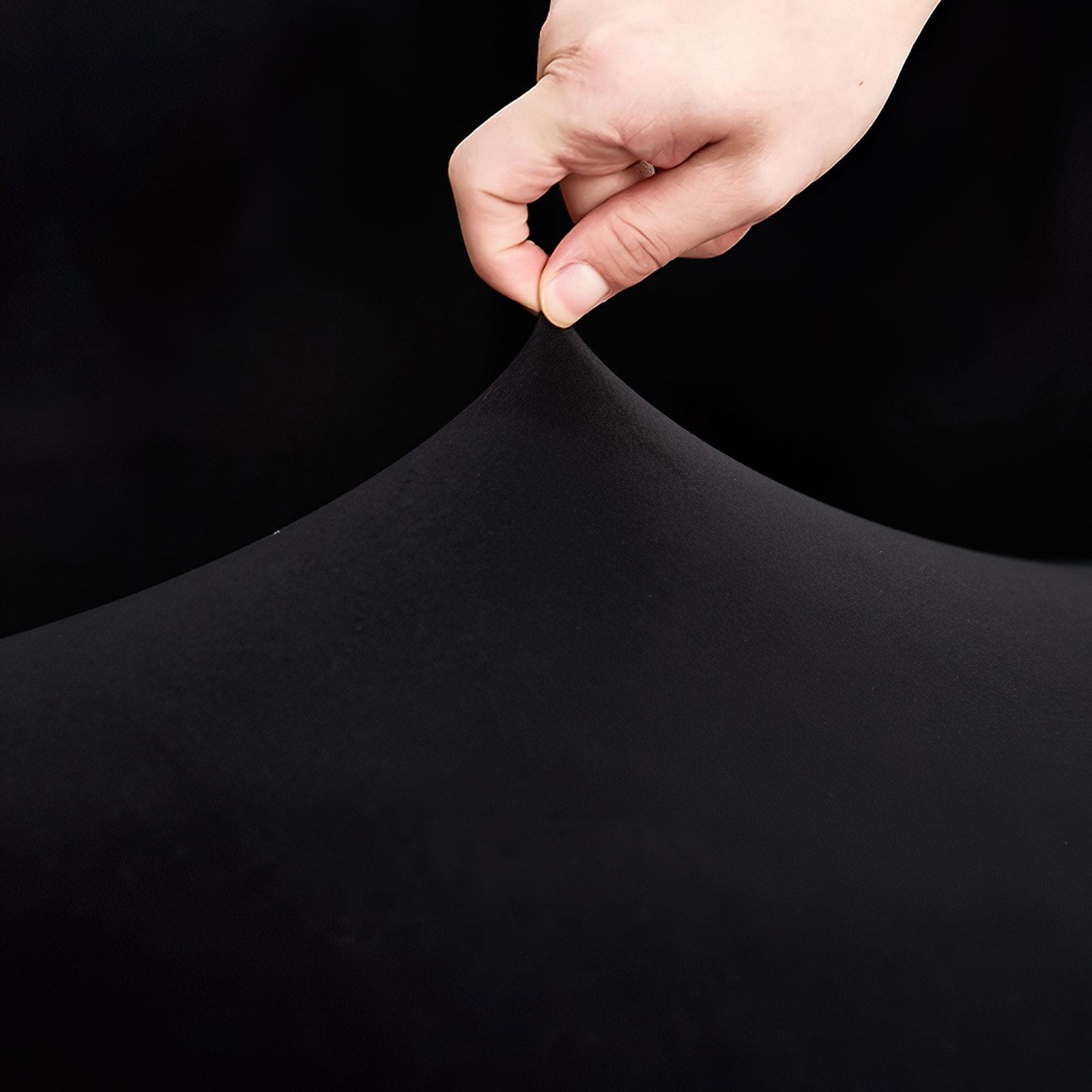 Gros plan sur le tissu extensible noir, texture visible