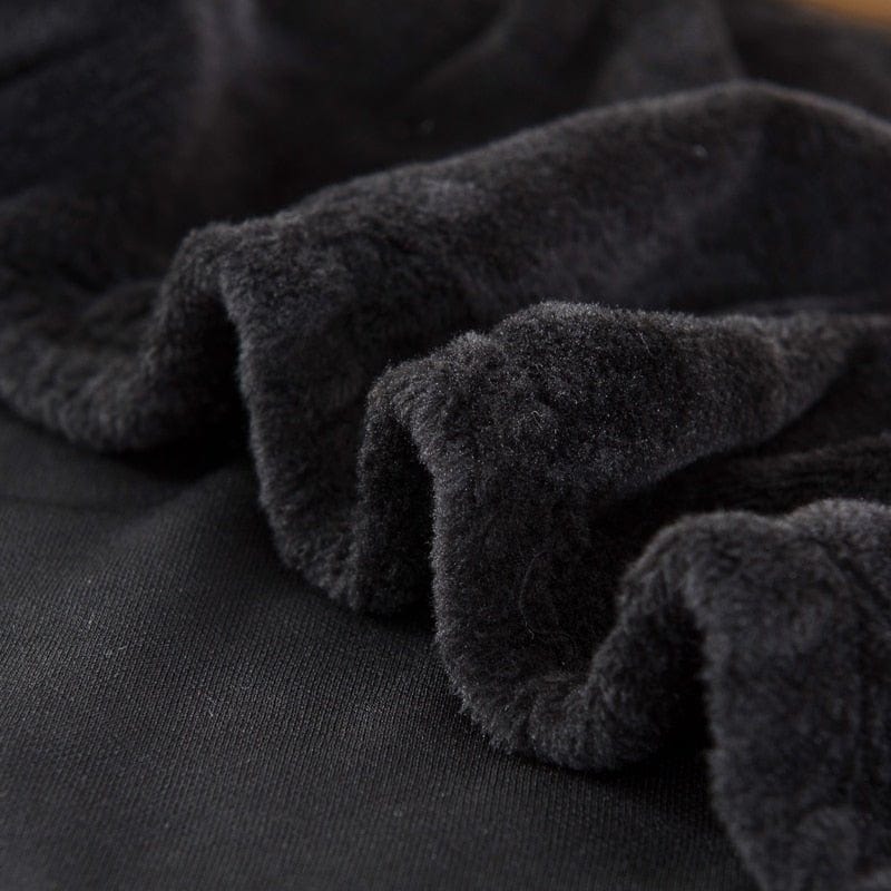 Détail de la texture veloutée d'une housse extensible noire
