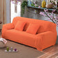 Installation facile de la housse orange sur un grand canapé