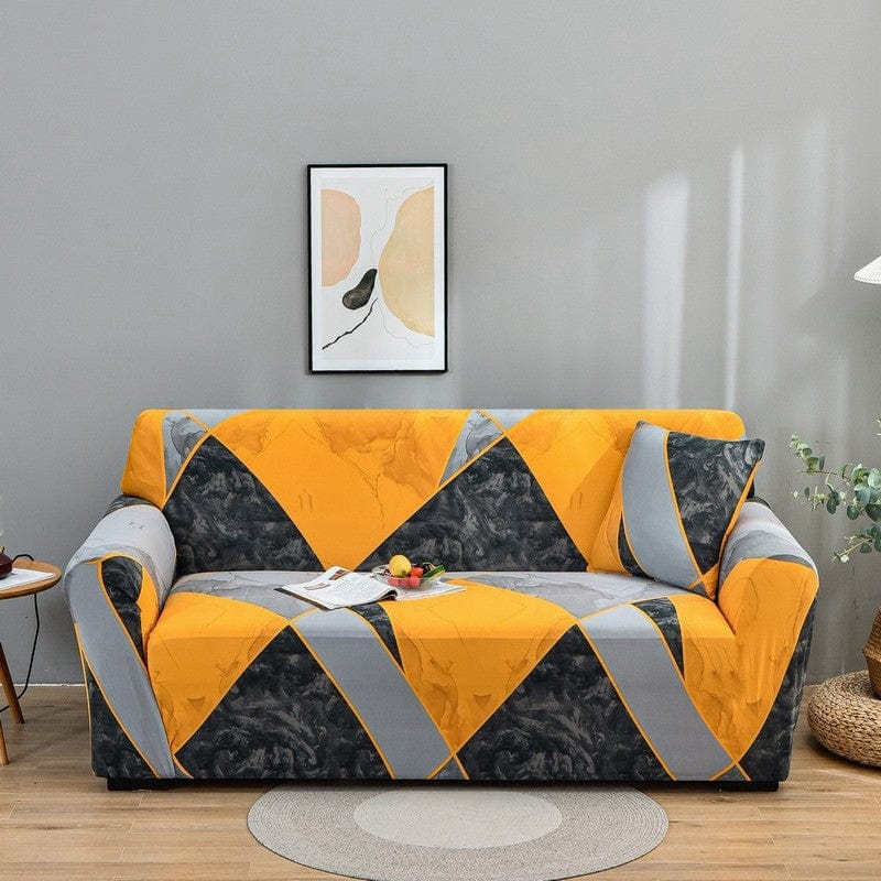 Housse orange installée sur un canapé, vue de côté