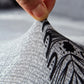 Housse extensible ajustée sur un canapé d'angle gris