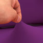 Gros plan sur le tissu extensible violet de la housse