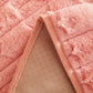 Housse en fausse fourrure rose, aspect chaleureux et cocooning
