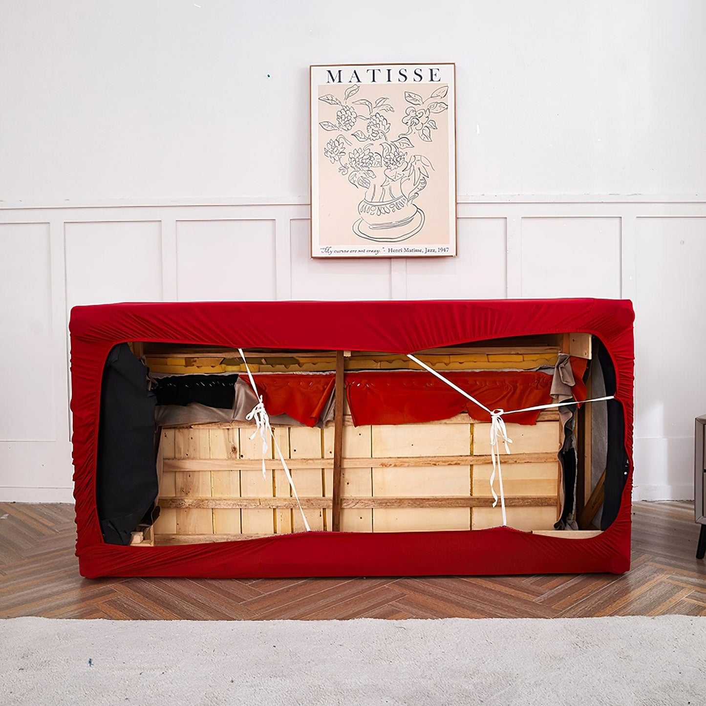 Détail du tissu rouge lavable et résistant aux griffes