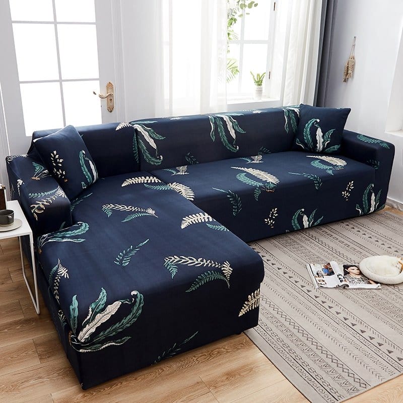 Housse extensible beige sur canapé d'angle moderne