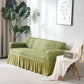 Housse de canapé verte extensible sur un canapé droit