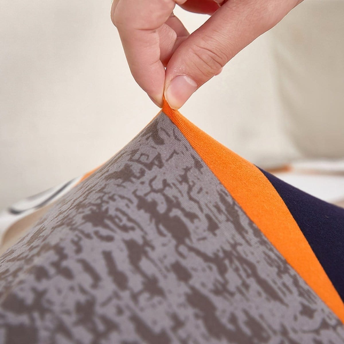Zoom sur le tissu extensible et texturé de la housse
