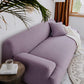 Vue latérale d'une housse de canapé violette, extensible et ajustée