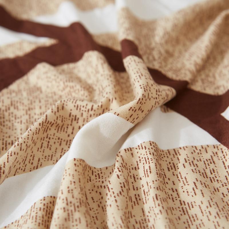 Détail du tissu beige extensible, texture visible