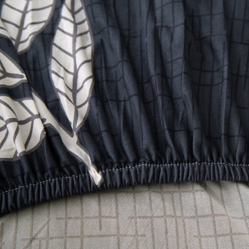 Housse de canapé avec motif jacquard sur un canapé gris
