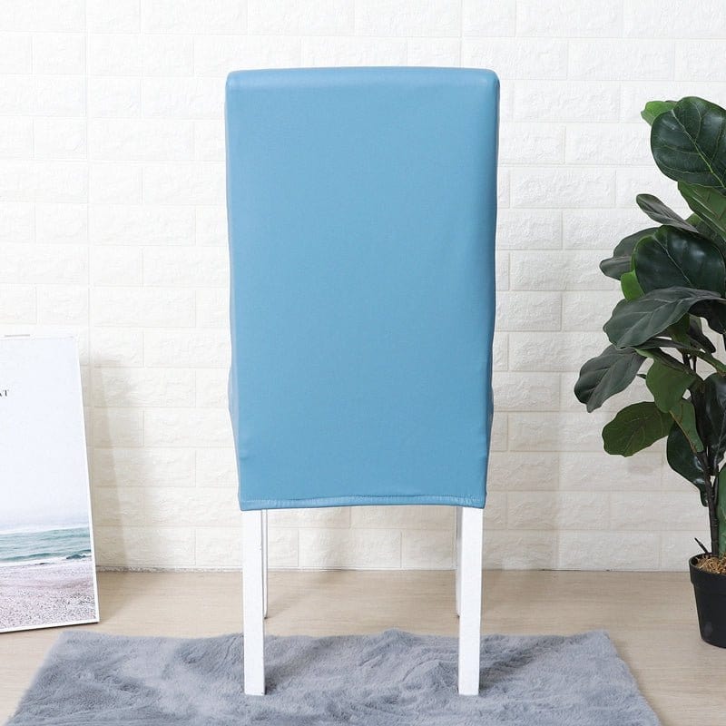 Housse ajustée sur une chaise standard, vue latérale