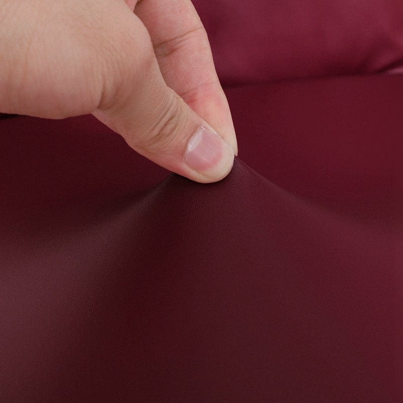 Installation facile de la housse bordeaux sur une chaise