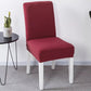 Vue rapprochée d'une housse de chaise bordeaux, tissu extensible