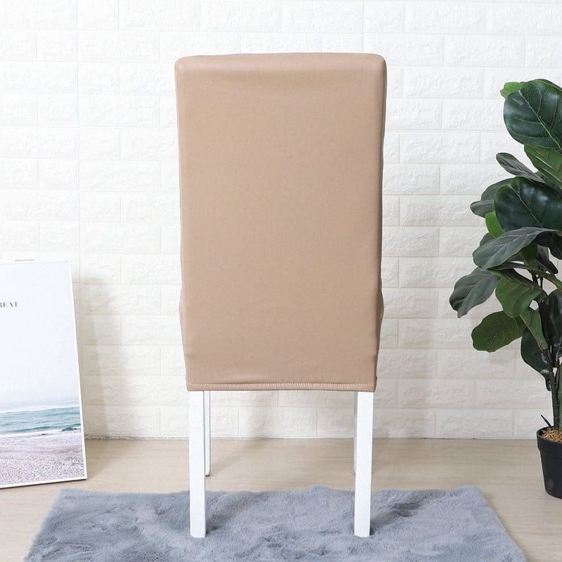 Housse de chaise ajustée montrant sa résistance aux taches