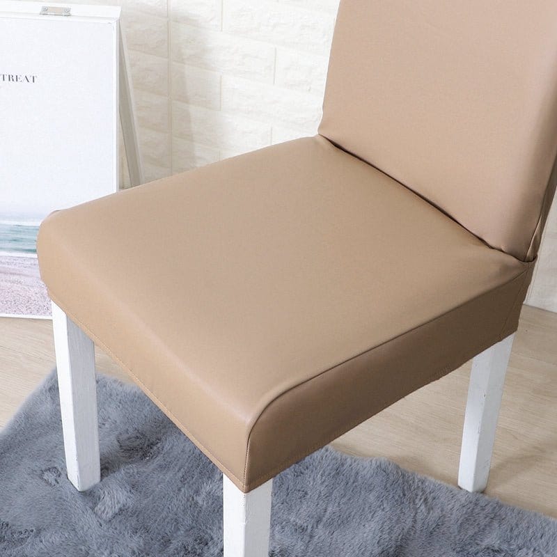 Vue latérale d'une chaise recouverte de similicuir élégant