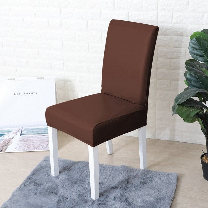 Installation facile de la housse sur une chaise standard