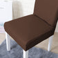 Vue arrière de la housse marron sur une chaise