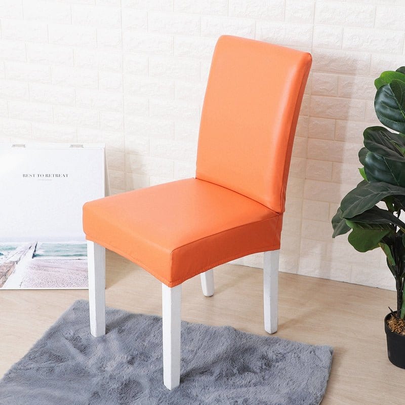 Comparaison avant-après de la chaise avec housse en similicuir