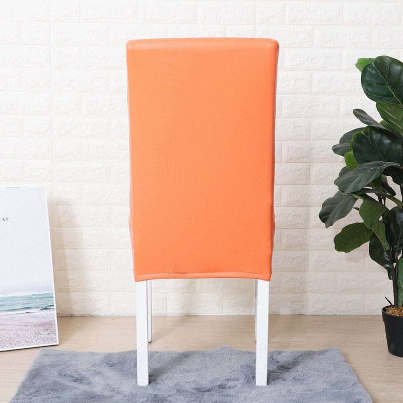 Vue latérale d'une chaise recouverte de similicuir orange