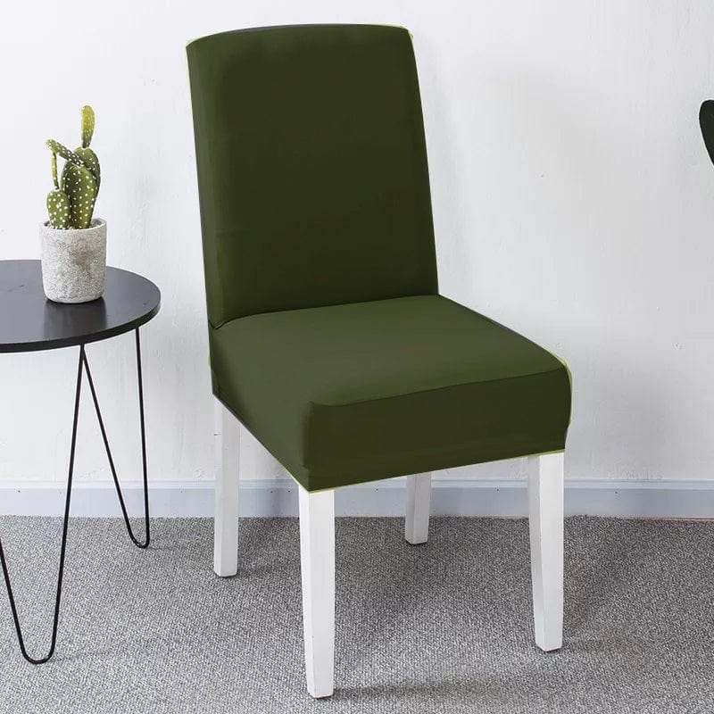 Housse de chaise verte extensible sur chaise sans accoudoirs