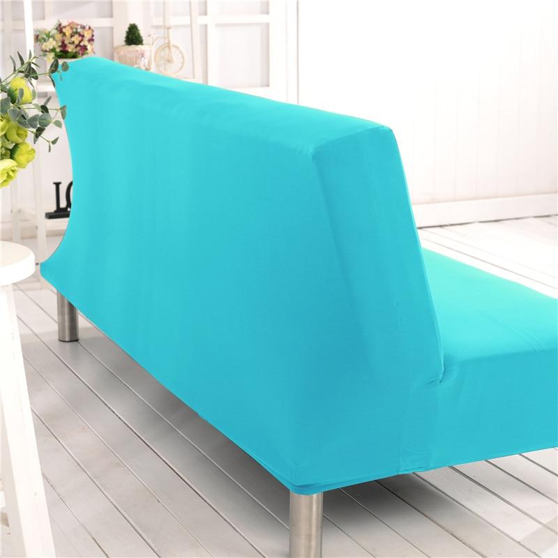 Vue rapprochée du tissu élastique bleu ciel de la housse