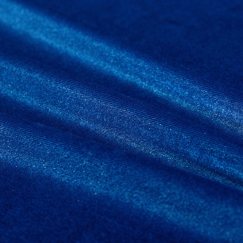 Vue latérale du canapé-lit avec housse en velours bleu