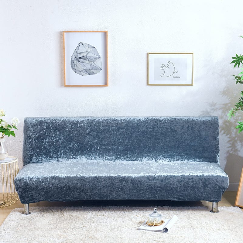 Housse en velours gris, ajustée sur un canapé convertible