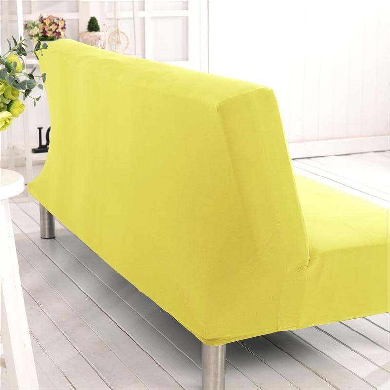 Vue rapprochée du tissu extensible jaune sur canapé