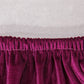 Vue latérale de la housse magenta sur canapé convertible