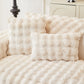 Gros plan sur texture douce de la housse de coussin crème
