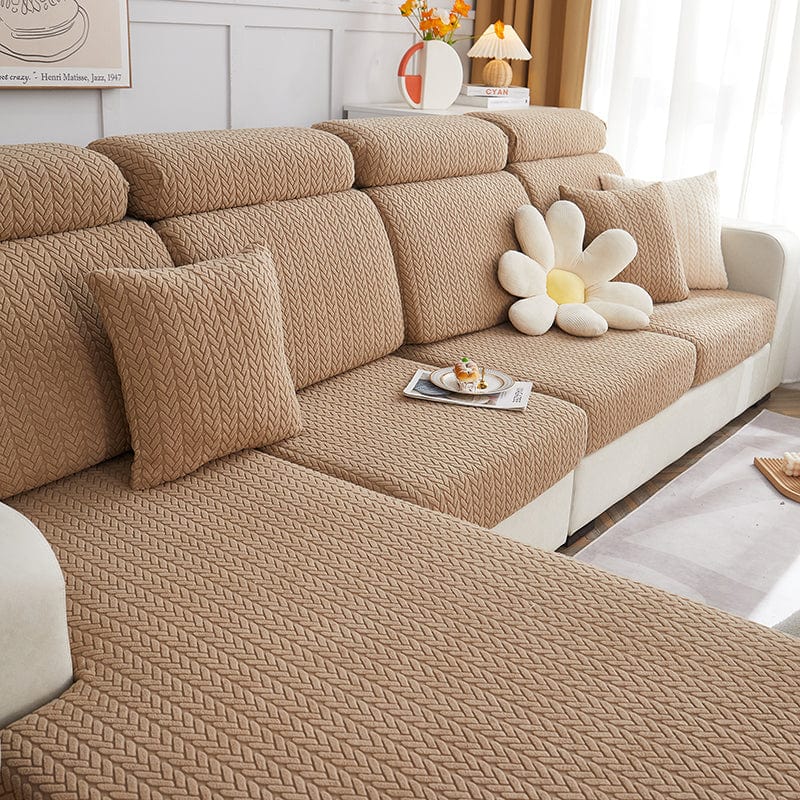Housse de coussin en laine beige sur canapé moderne