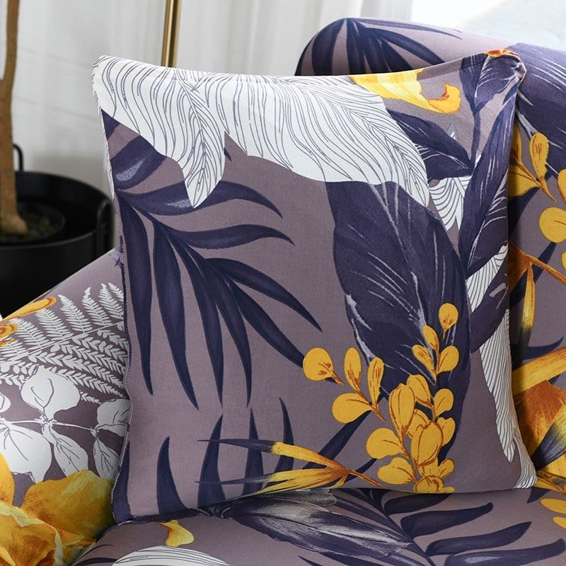 Housse de coussin beige sur canapé, tissu déperlant