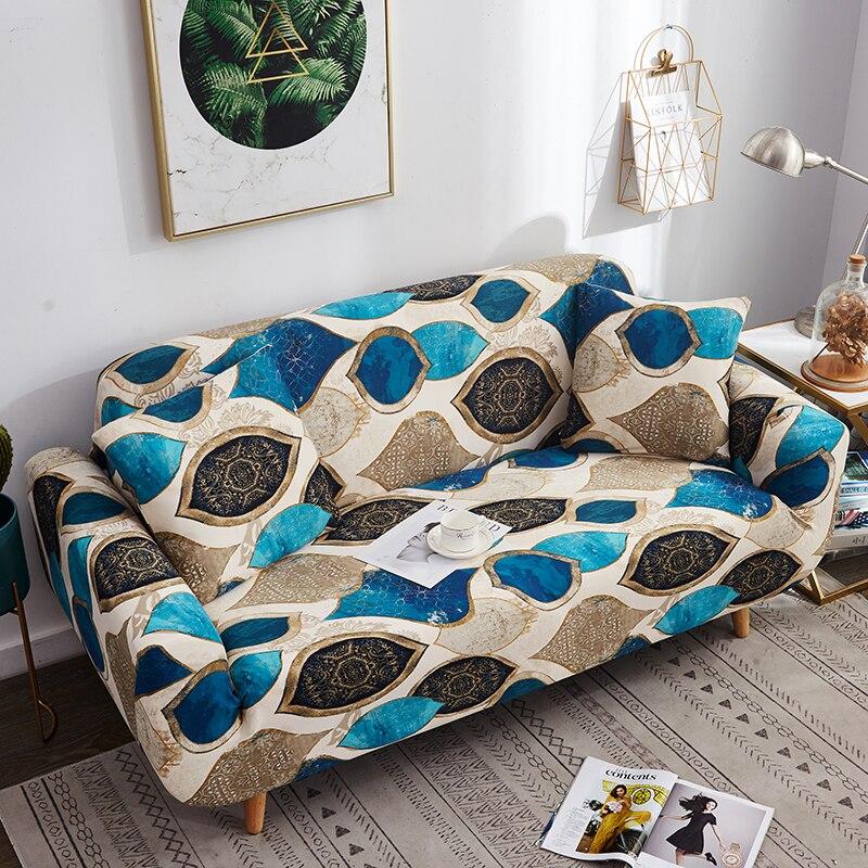 Housse de coussin extensible beige sur canapé moderne