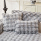 Détail de texture molletonnée d'une housse de coussin grise