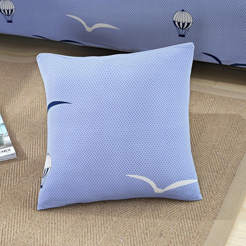 Gros plan sur la texture douce et extensible des housses de coussin