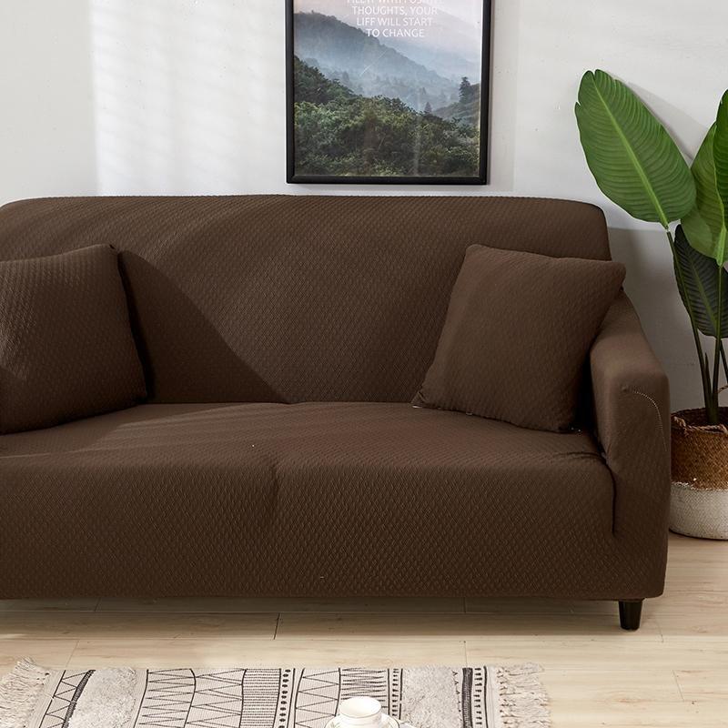 Housse de coussin marron imperméable sur canapé beige