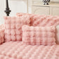 Gros plan sur texture douce d'une housse de coussin rose
