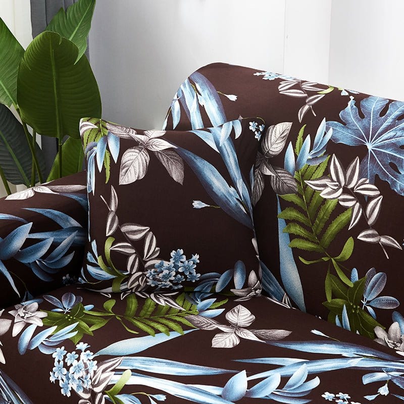 Deux housses de coussin extensibles sur un canapé moderne