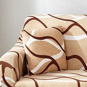 Deux housses de coussin beiges extensibles sur fond blanc