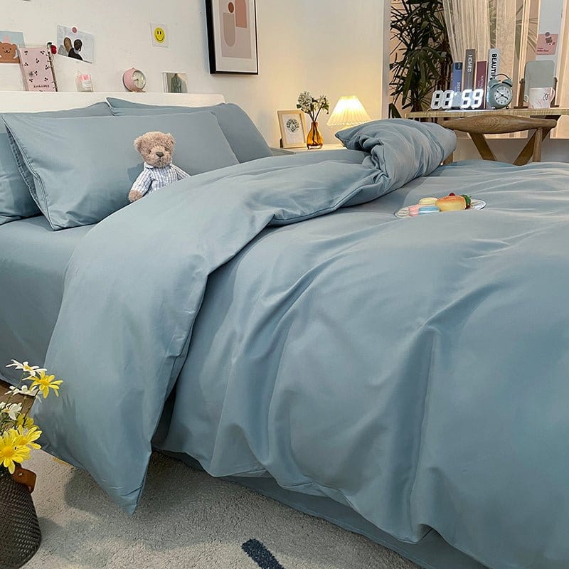 Vue d'ensemble d'une chambre avec housse de couette assortie