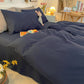 Texture douce et lisse de la housse de couette en gros plan