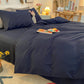 Housse de couette bleu marine avec un design minimaliste