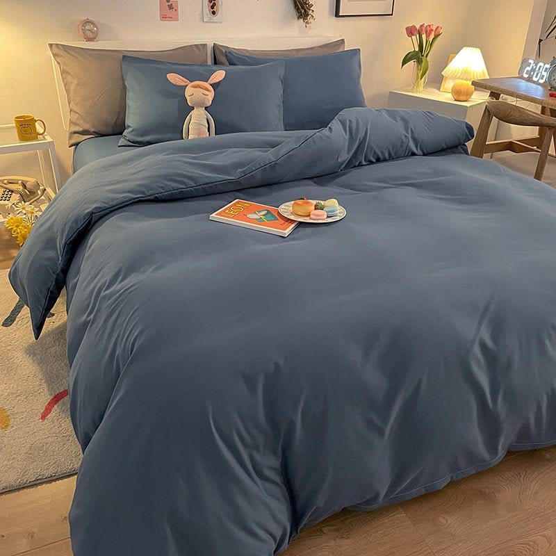Vue d'ensemble de la chambre avec la housse de couette