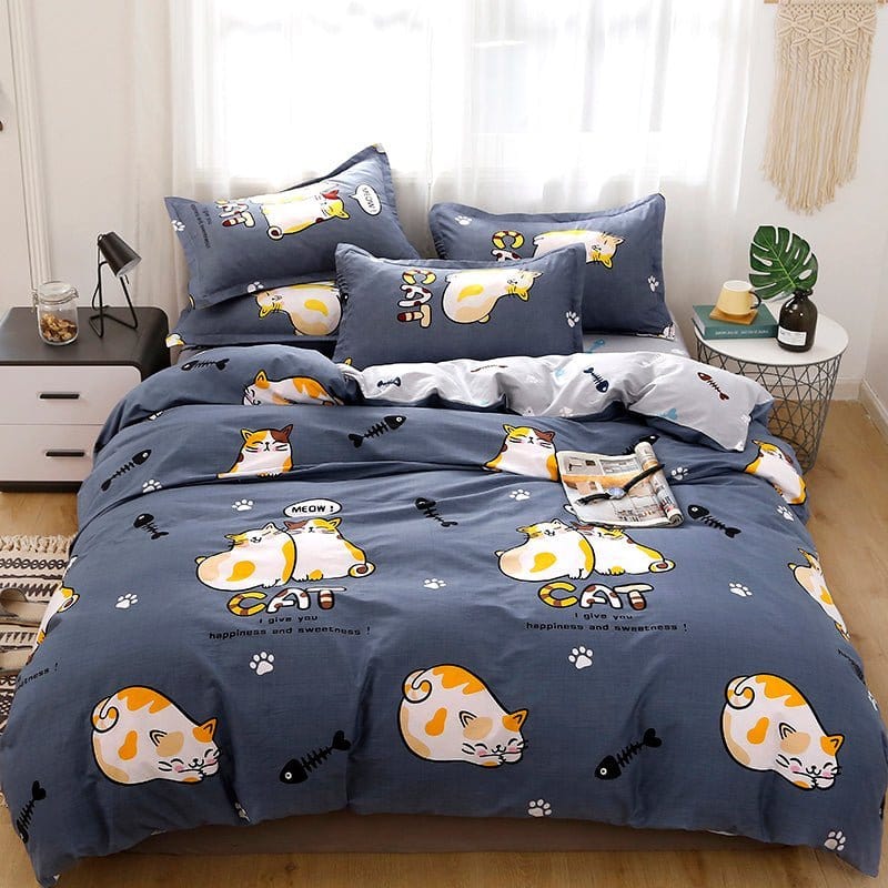 Housse de couette en polyester sur lit, texture douce visible