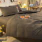Housse de couette gris foncé avec un éclairage doux
