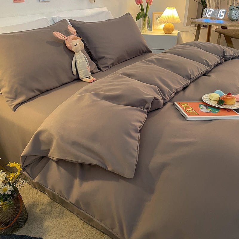 Housse de couette grise pliée, soulignant sa durabilité