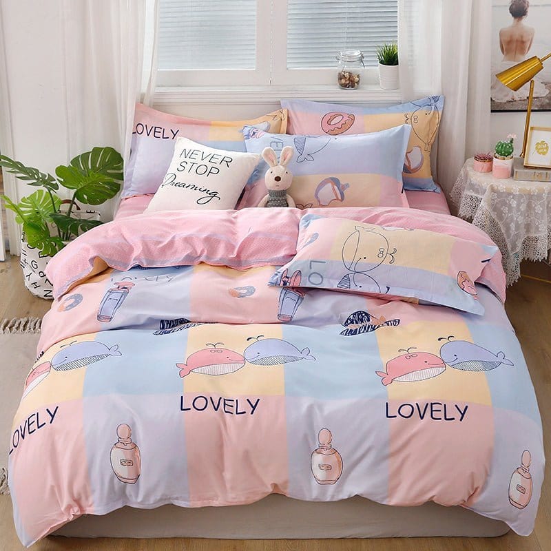 Housse de couette en polyester doux sur un lit