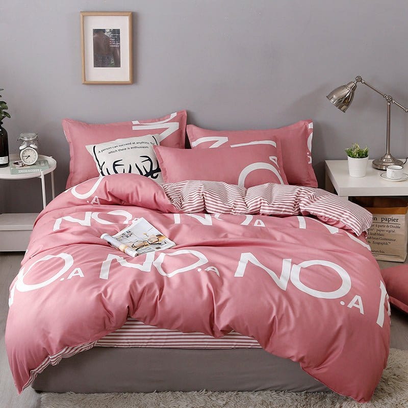 Housse de couette en polyester gris sur lit double