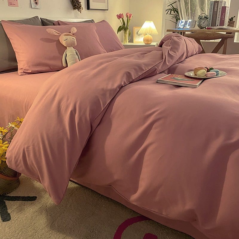 Housse de couette rose pliée, prête à être installée
