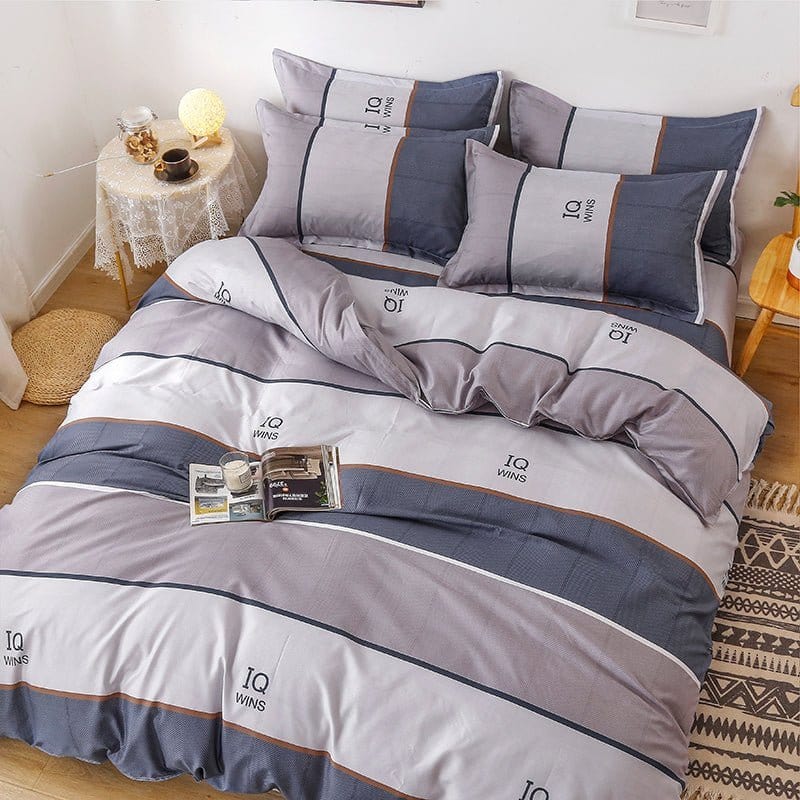Housse de couette en polyester sur un lit bien fait